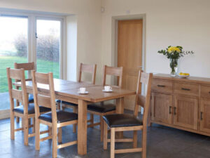 Hampshire oak medium extending table
